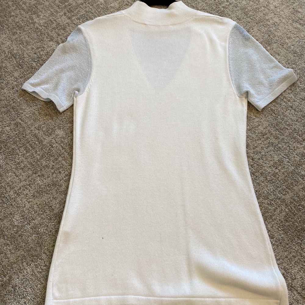 T Tahari white fine gauge mock top with cutout size small silvery short sleeves - Picture 4 of 6